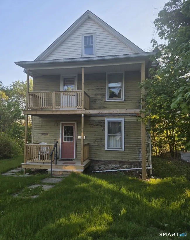 8 Roosevelt Avenue, Plymouth, CT