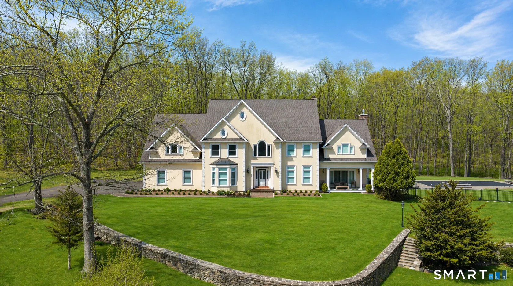 48 Coach Light Drive, Woodbury, CT
