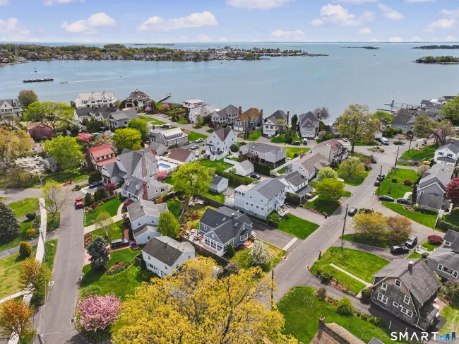 47 Shorefront Park