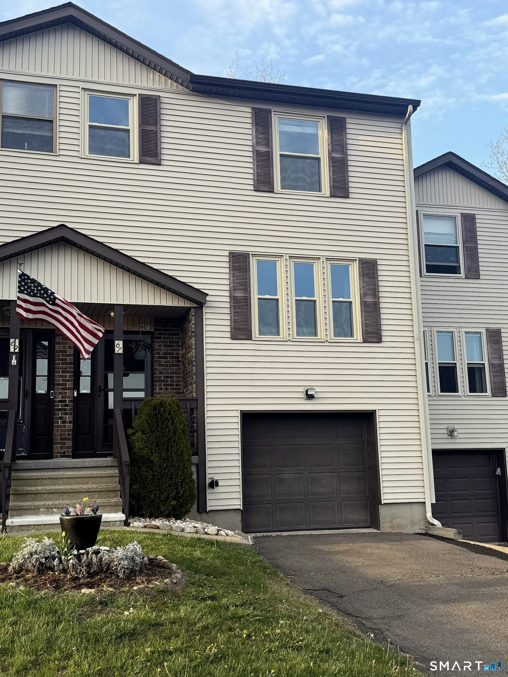67 Country Hill Road #67, Naugatuck, CT