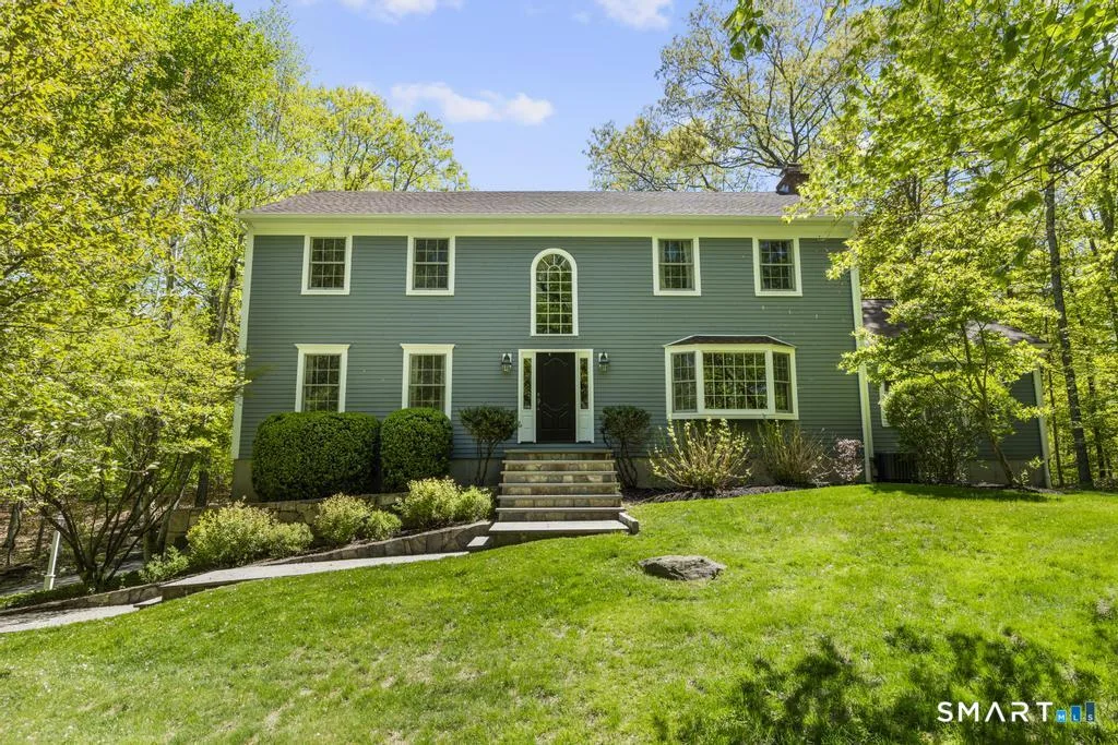 33 Topledge Road, Redding, CT