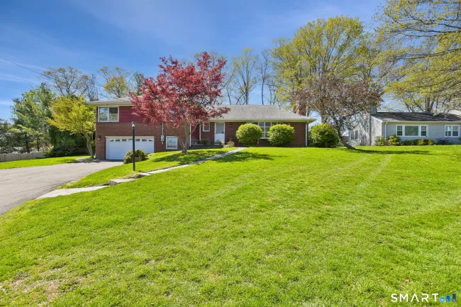 104 Knollwood Drive