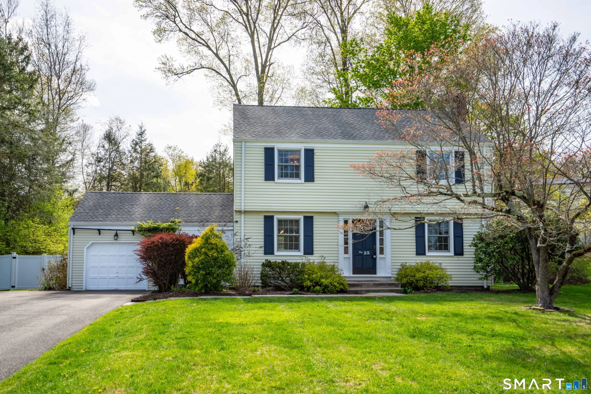 25 Meadow Farms Road, West Hartford, CT