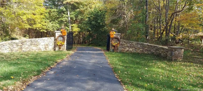 612 Cook Hill Road, Killingly, CT