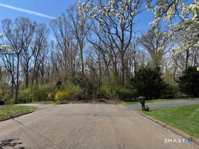 27 Falcon Crest Drive, North Haven, CT