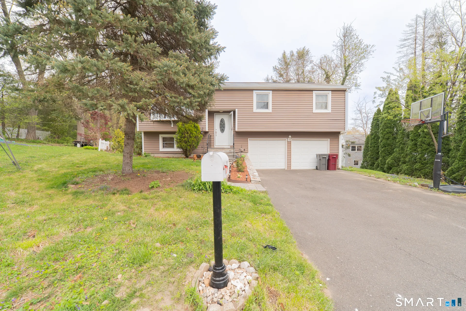 23 West Hill Terrace, Naugatuck, CT