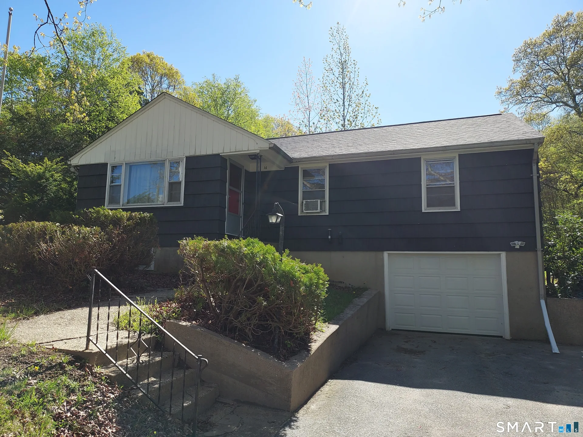 16 Carol Drive, Montville, CT