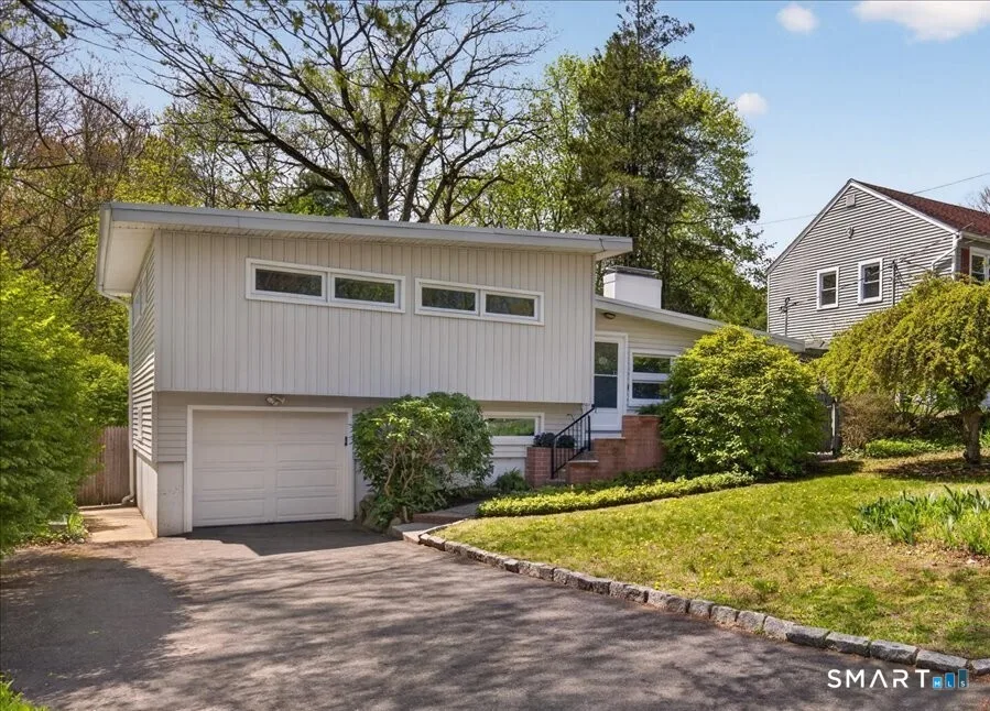 122 Corbin Road, Hamden, CT