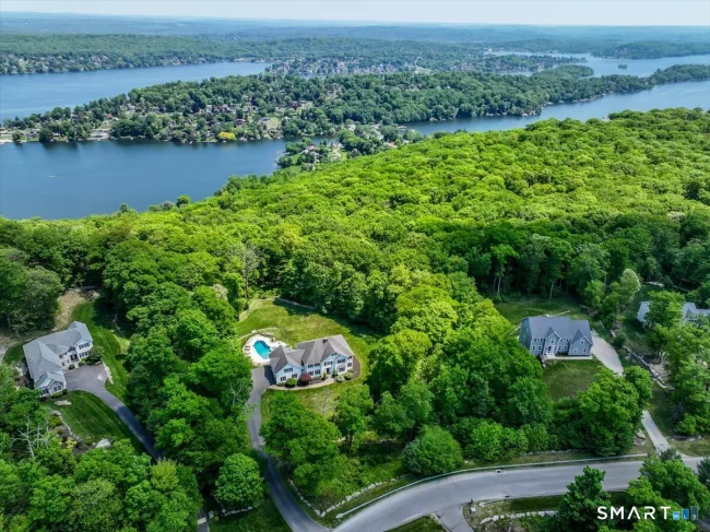 8 Rock Ridge Court