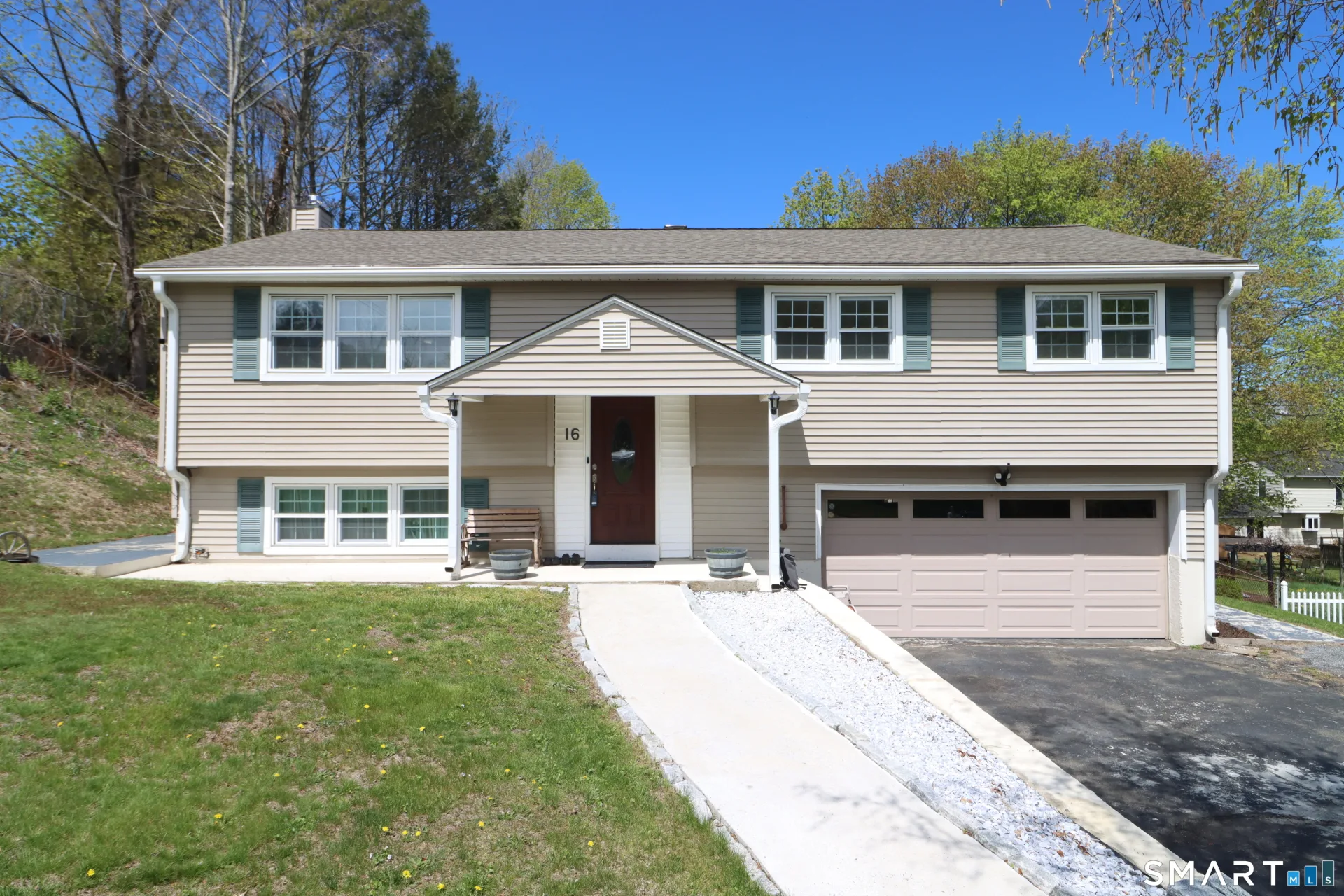 16 Chestnut Drive, Derby, CT
