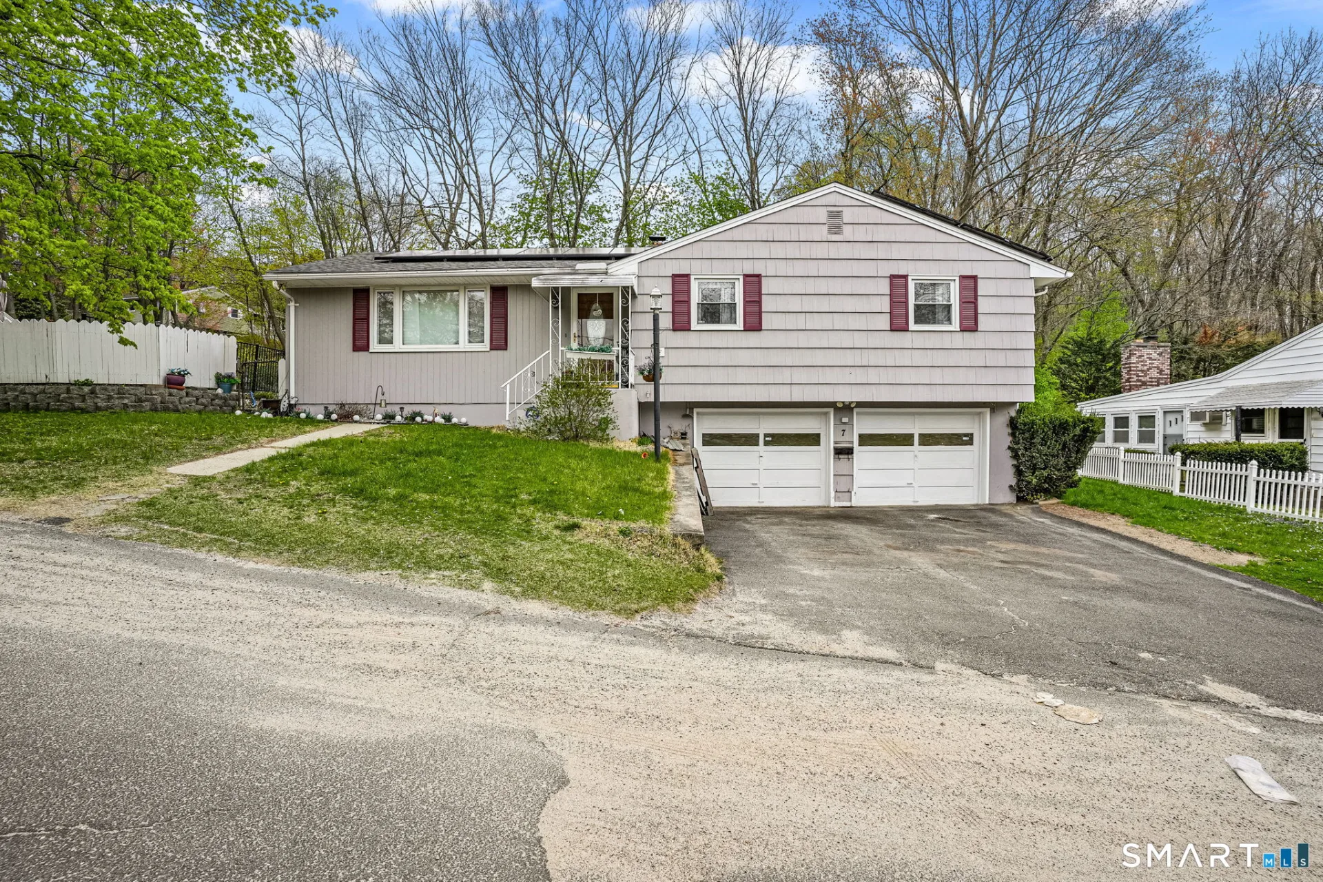 7 Newport Drive, Waterbury, CT