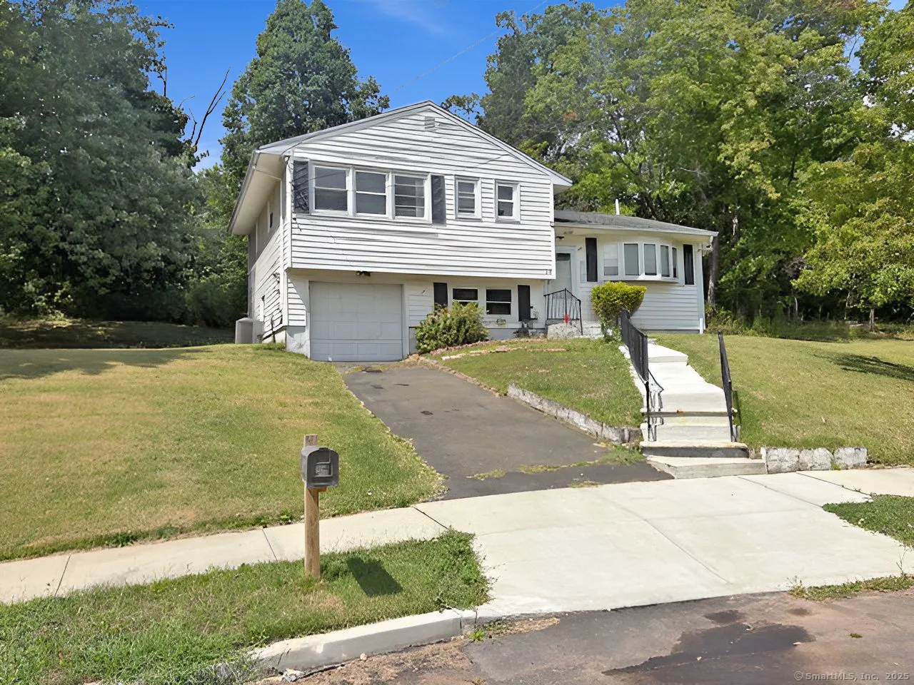 26 Elliot Drive, Hamden, CT