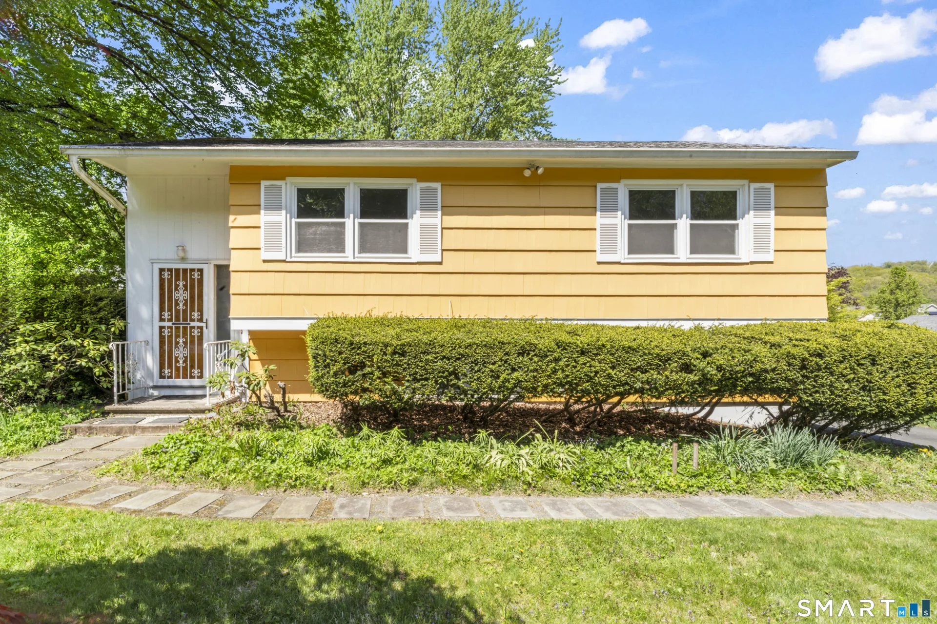 10 Brookwood Drive, Bethel, CT