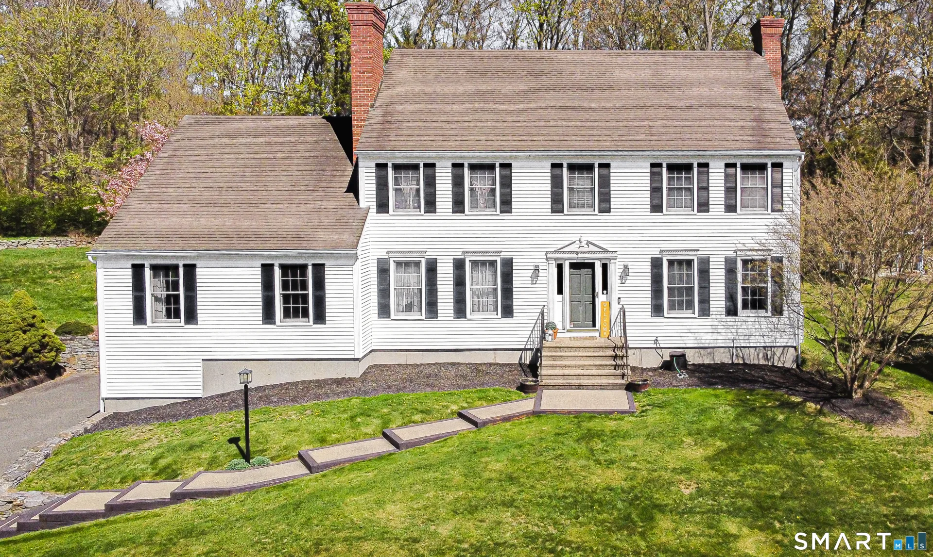 33 Country Club Woods Circle, Waterbury, CT