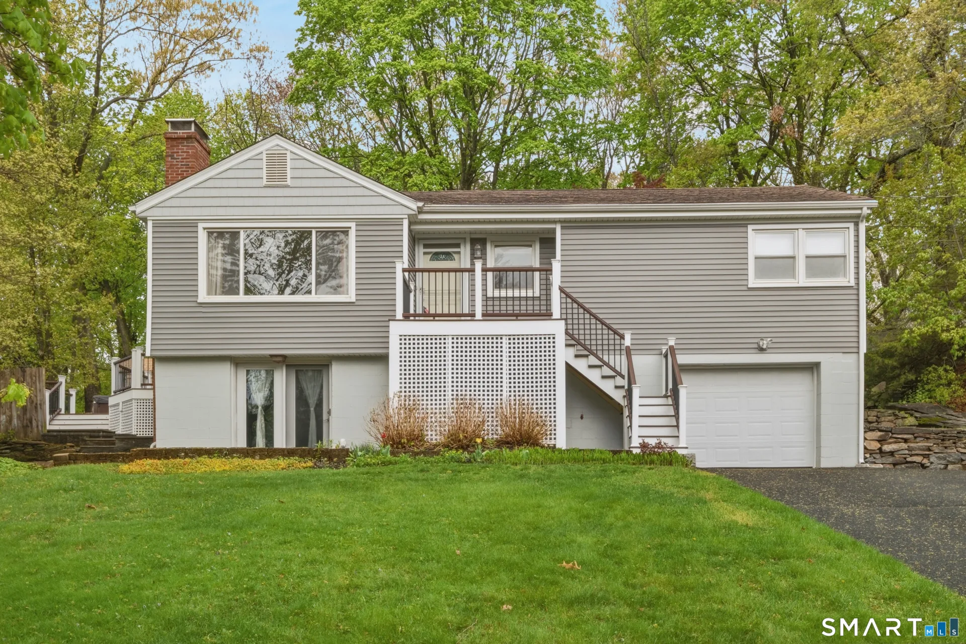 9 Round Hill Road, Trumbull, CT