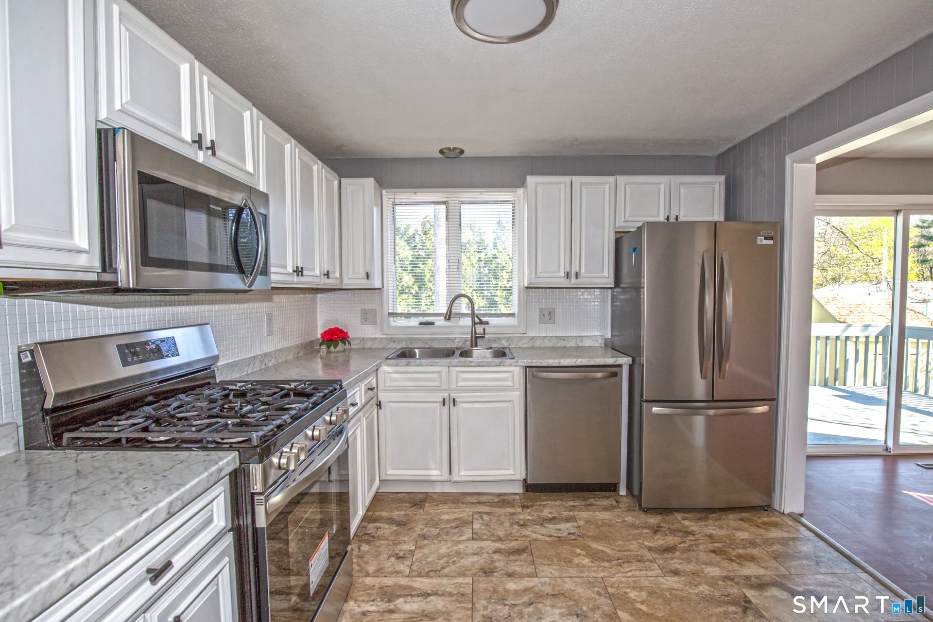 90 Teakwood Road, Springfield, CT