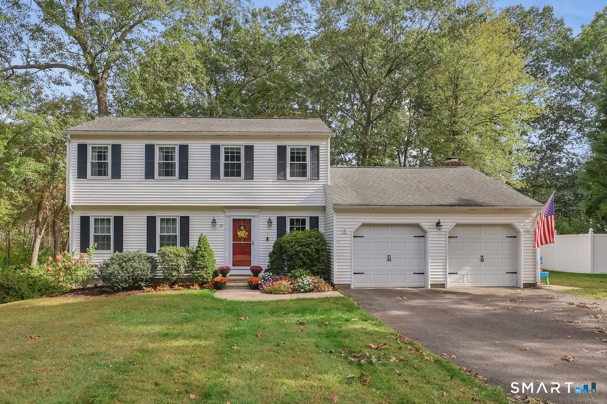 10 Colonial Court, Cheshire, CT
