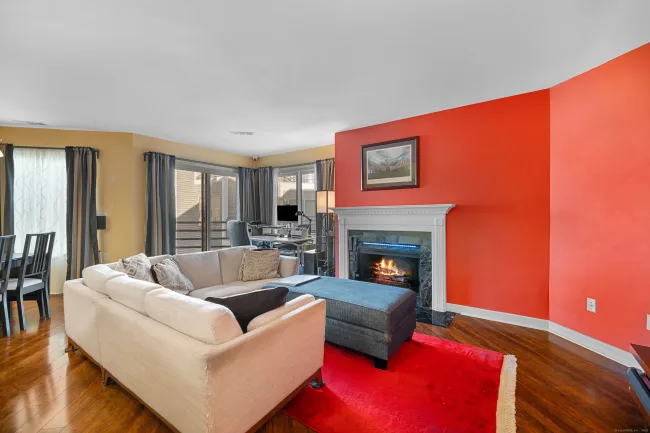 117 Harbour Close #117