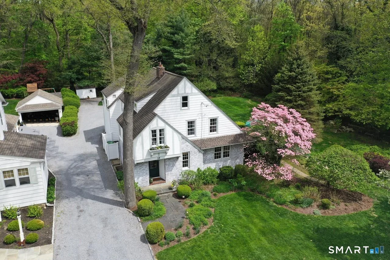 19 Chester Road, Darien, CT