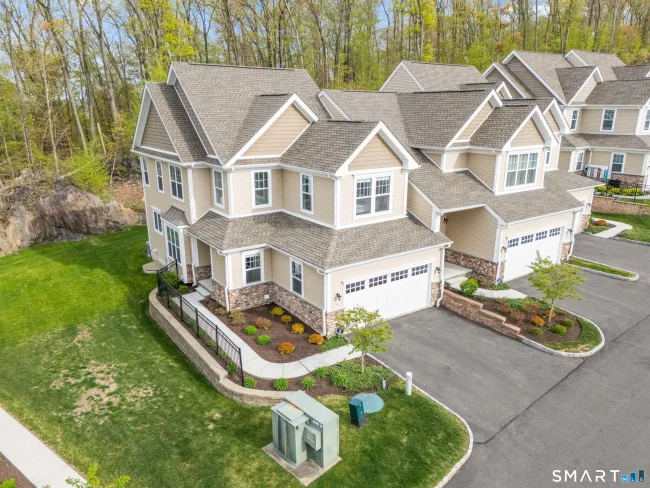 16 Hunting Ridge Lane