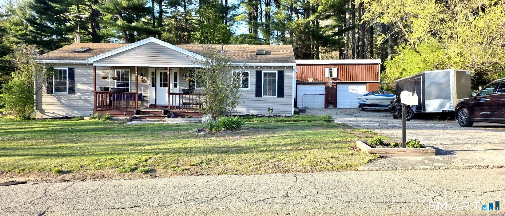 46 Klondike Street, Thompson, CT