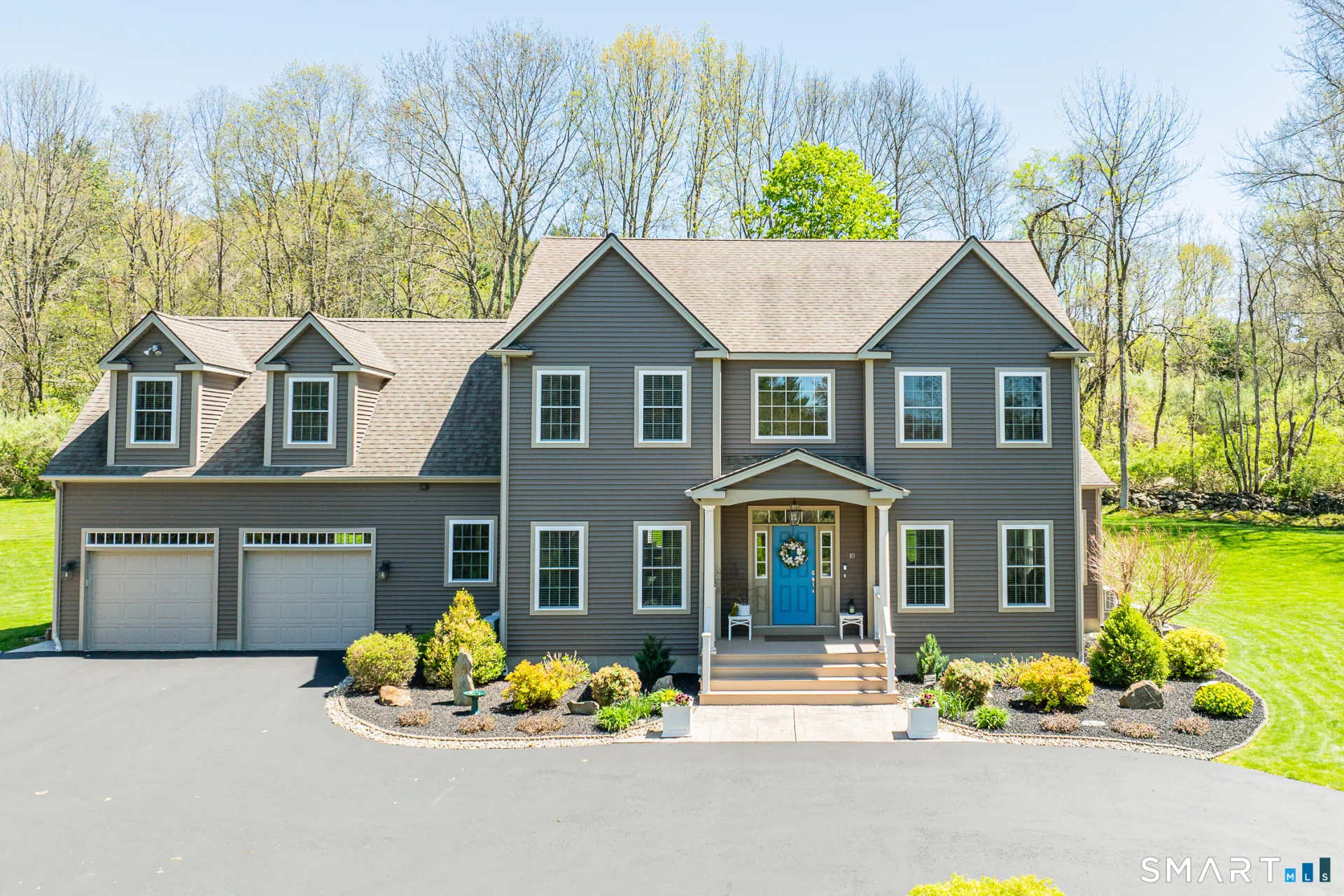 10 Heritage Road, Putnam, CT