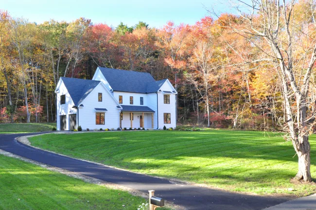 152 East Hill Road
