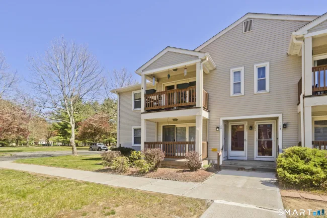 201 Ashmead Commons #201