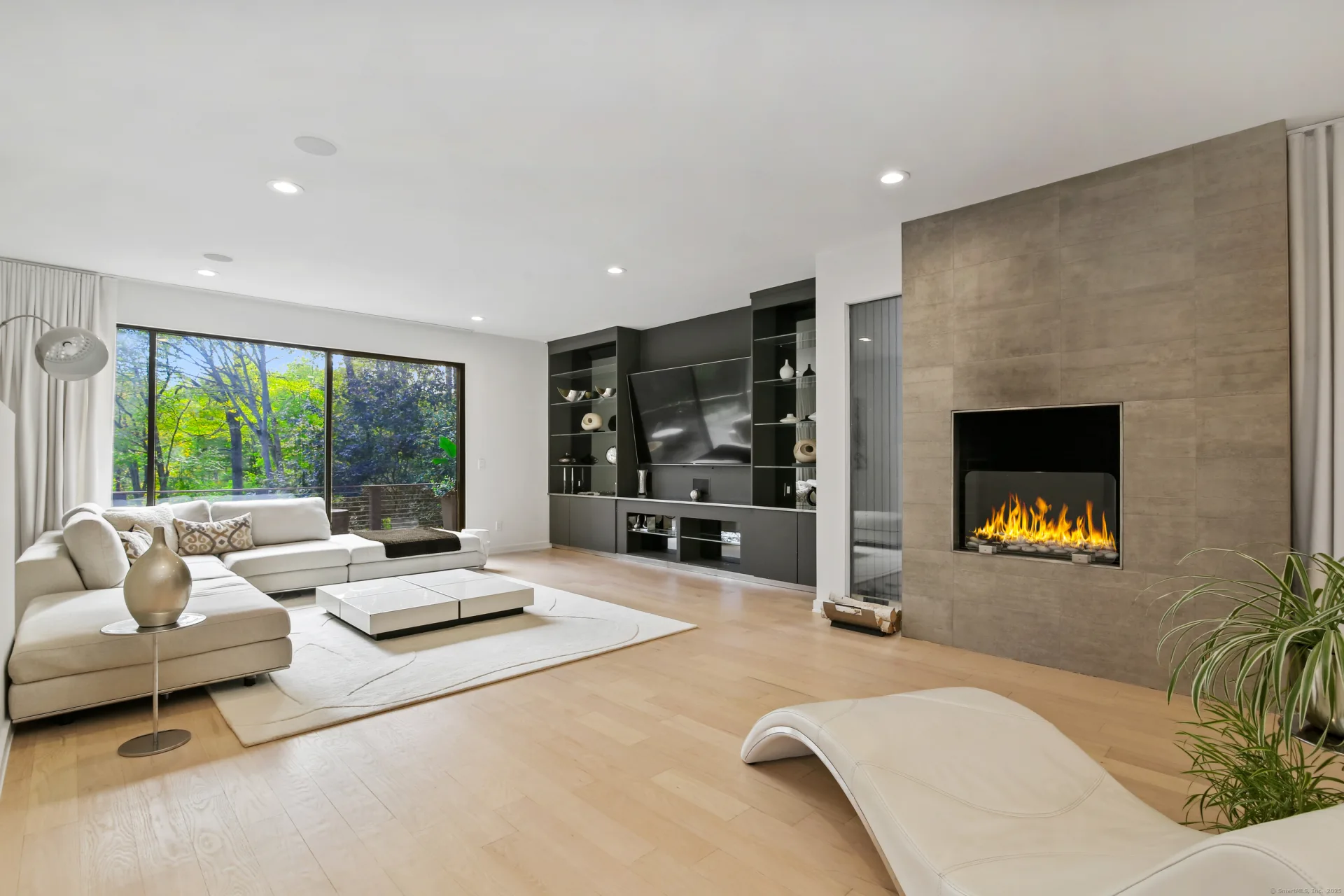 210 Red Fox Road, Stamford, CT