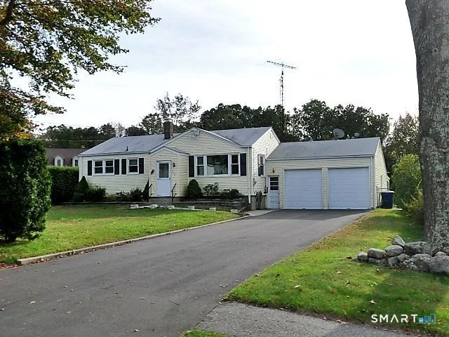 530 Boston Post Road, Waterford, CT