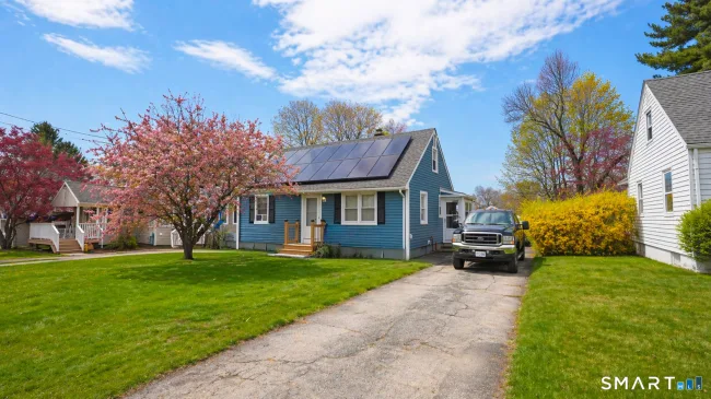 86 Crestwood Avenue
