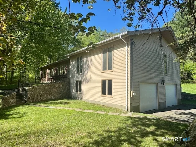 21 Maple Vale Drive, Woodbridge, CT