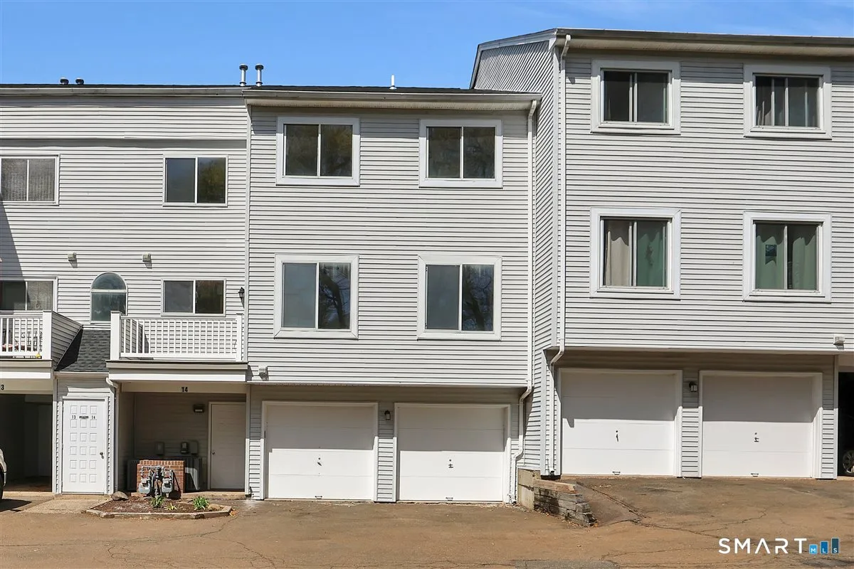 14 Staffordshire Common Drive #14, Wallingford, CT