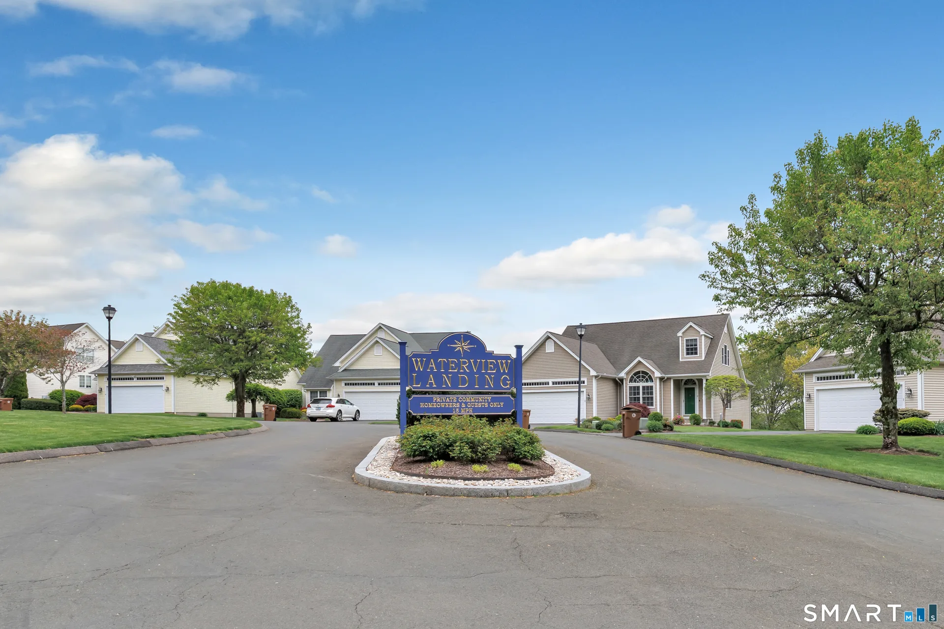 17 Waterford Lane, Shelton, CT