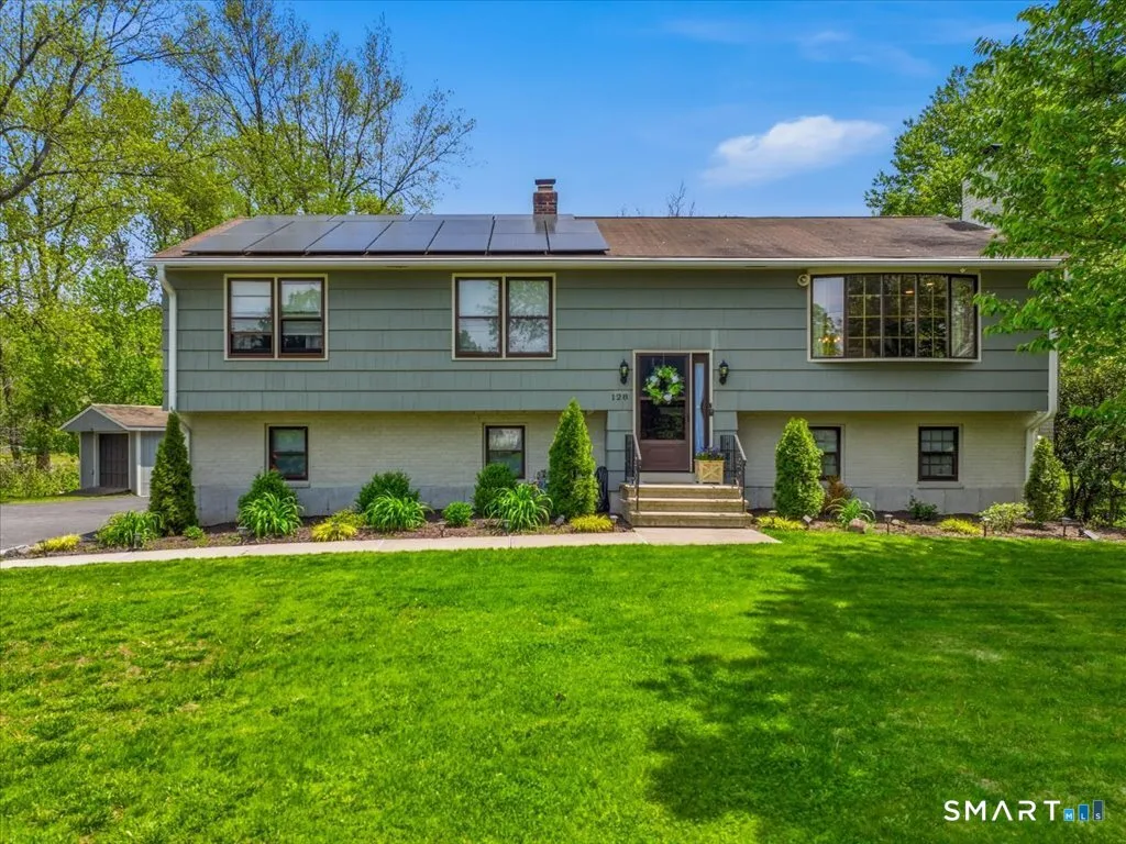 128 Spring Road, North Haven, CT