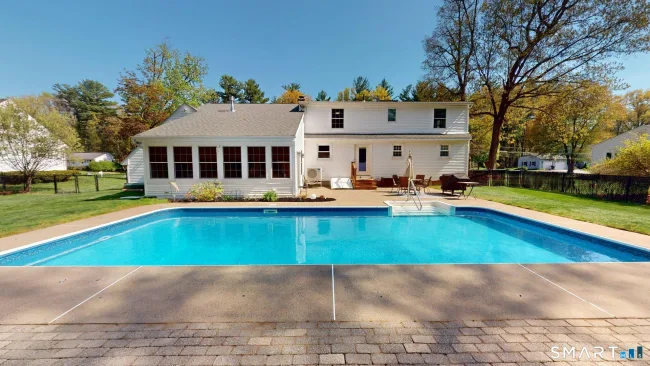11 Hemlock Drive