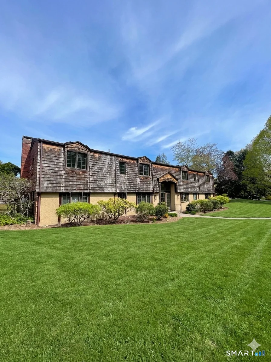 85 River Road #E8, Essex, CT