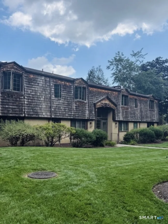 85 River Road #E8, Essex, CT