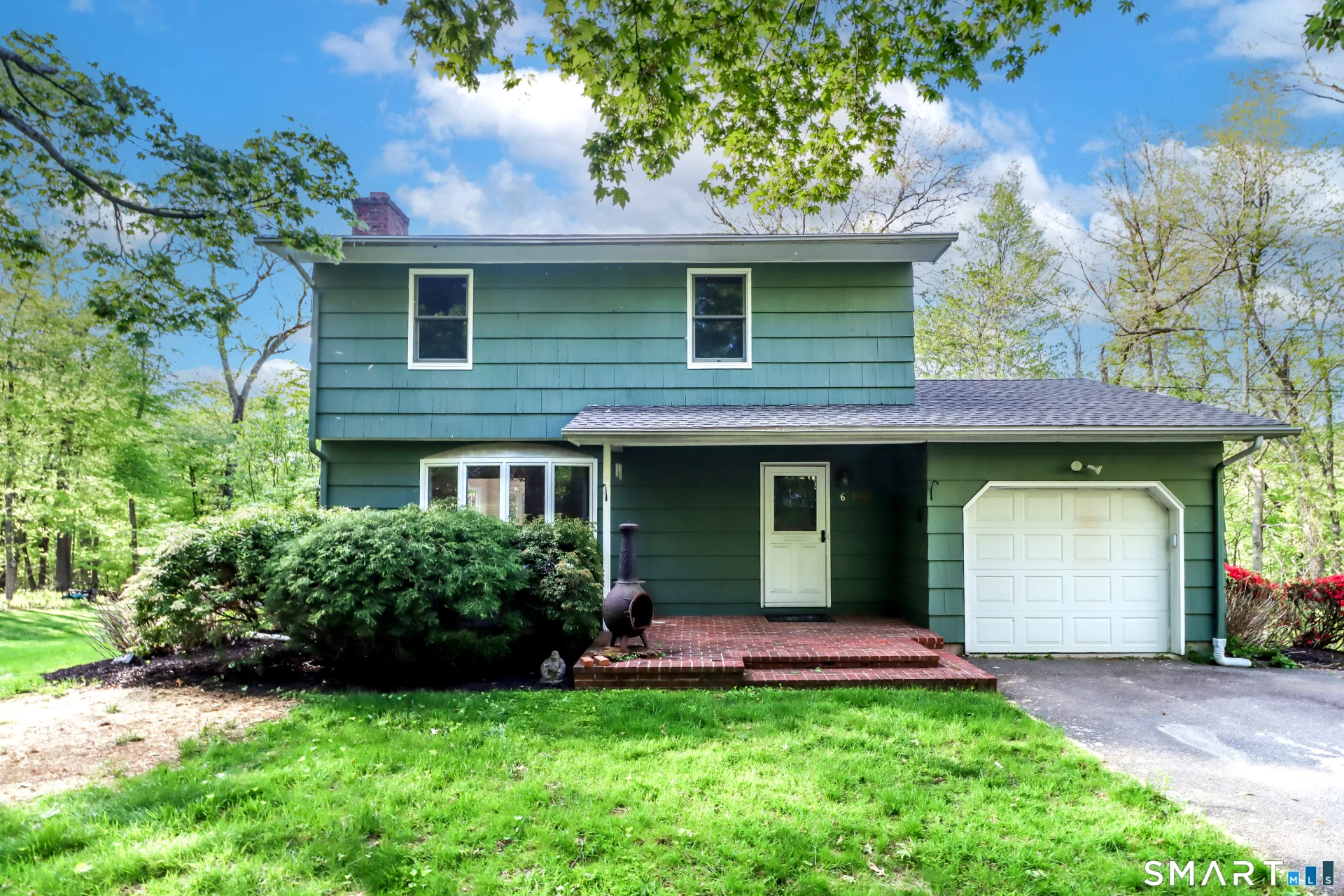 6 Barker Drive, Newtown, CT