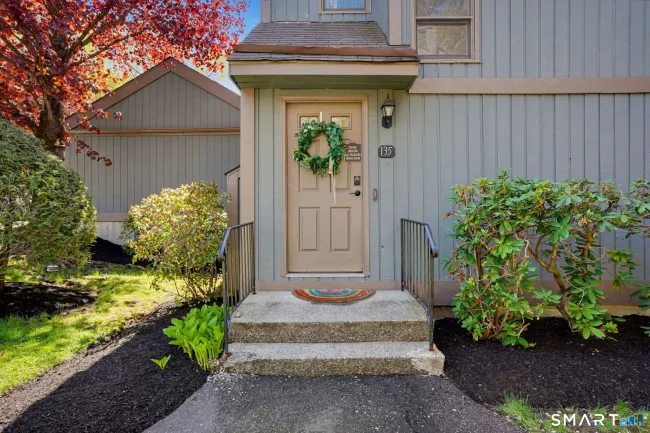 135 Heatherwood Drive #135, Brookfield, CT