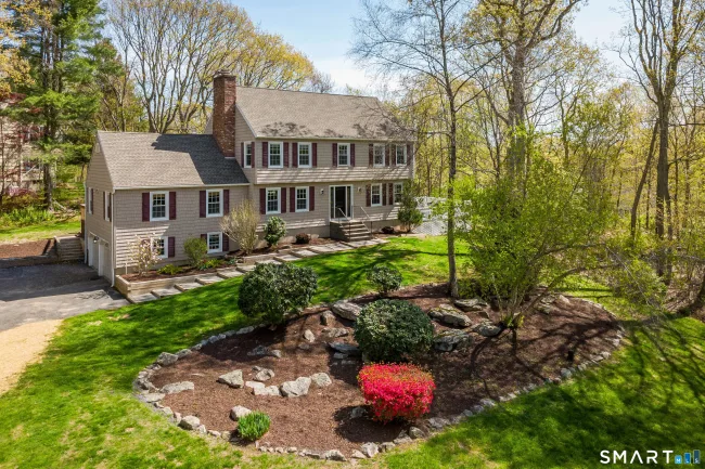 19 Crabapple Lane, Newtown, CT