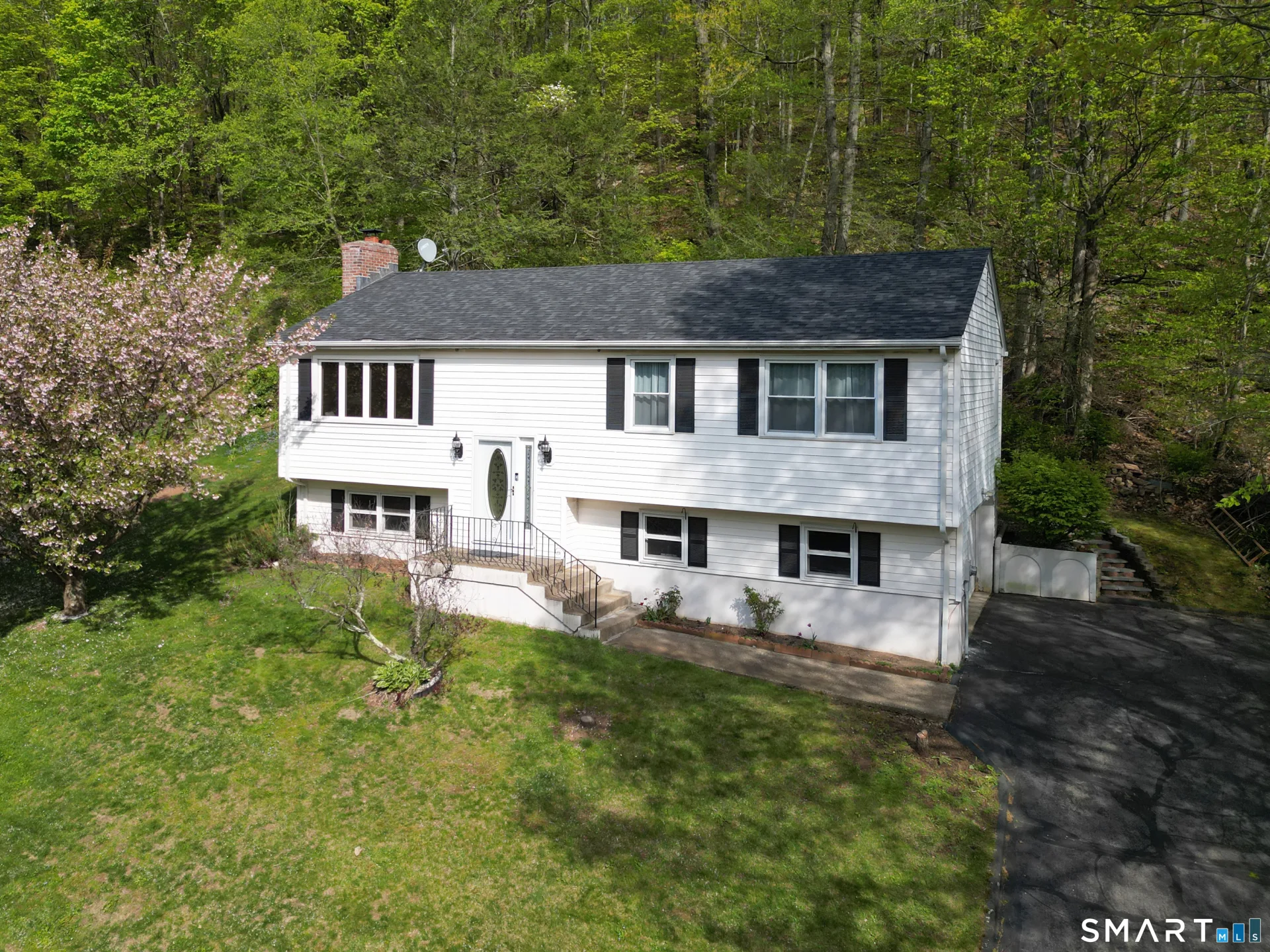 102 Metacomet Road, Plainville, CT