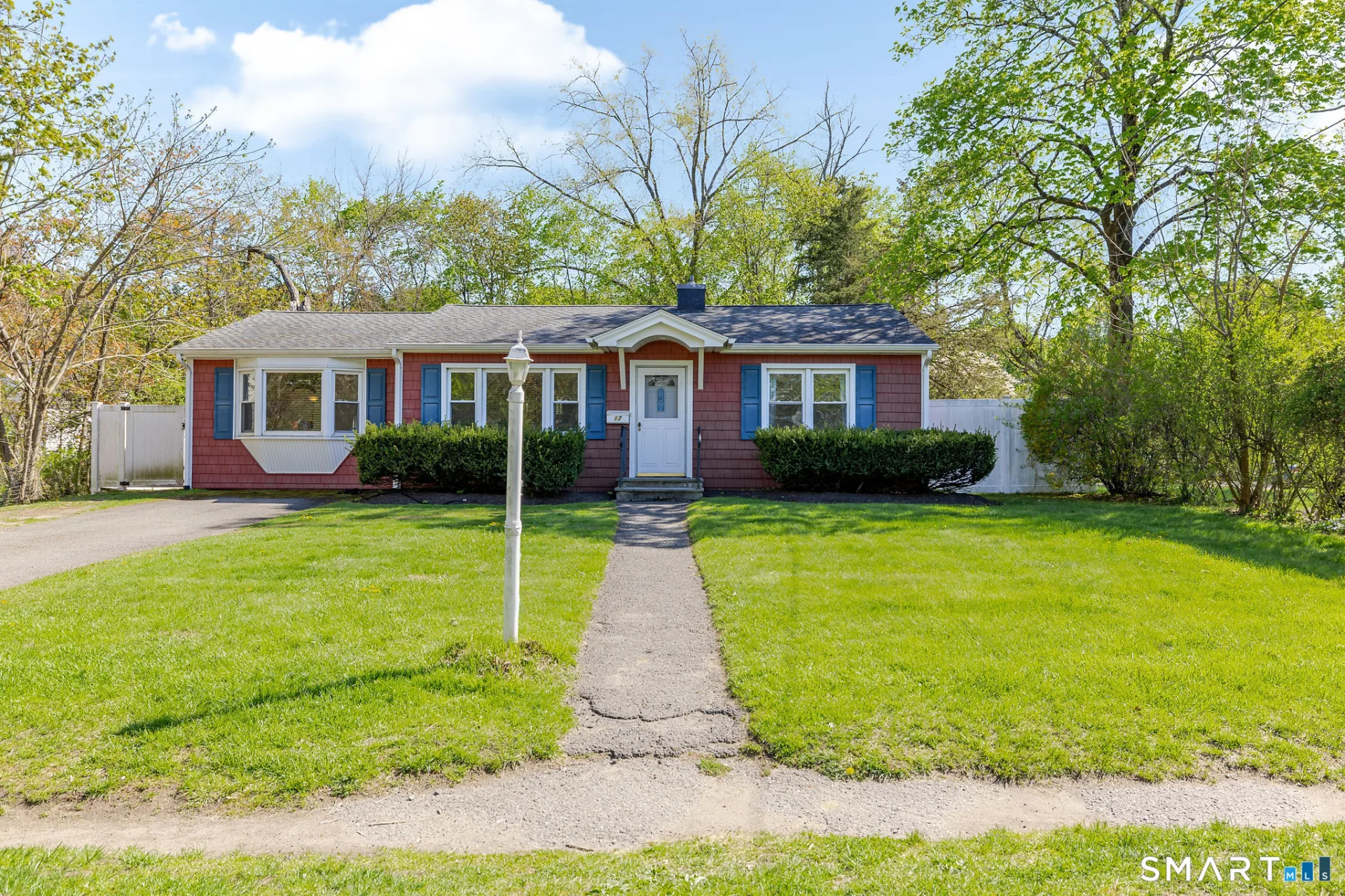 17 Fleetwood Avenue, Bethel, CT