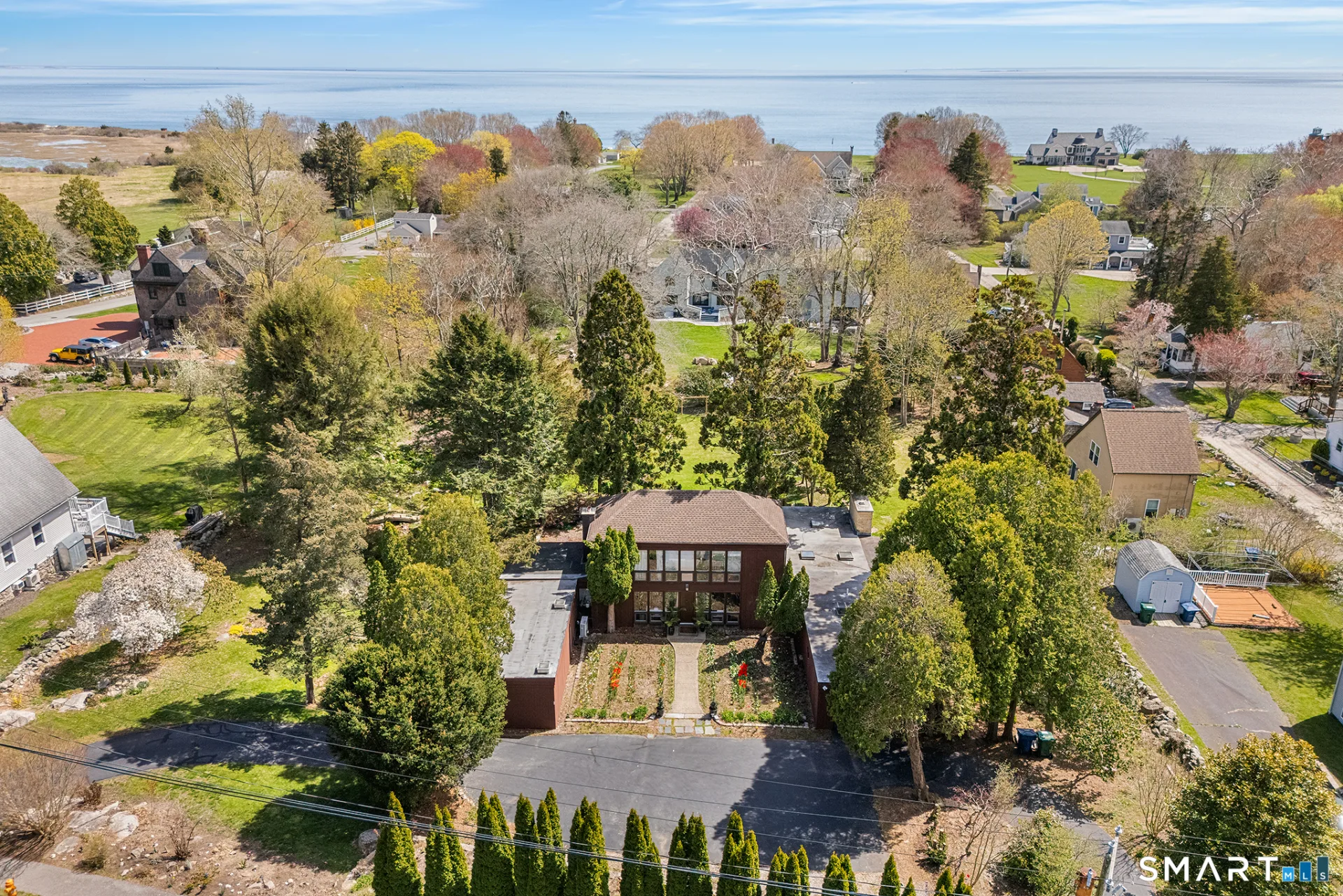 6 Shore Road, Waterford, CT