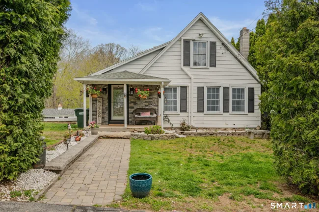 1352 North Road