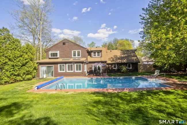 10 Cliffmount Drive