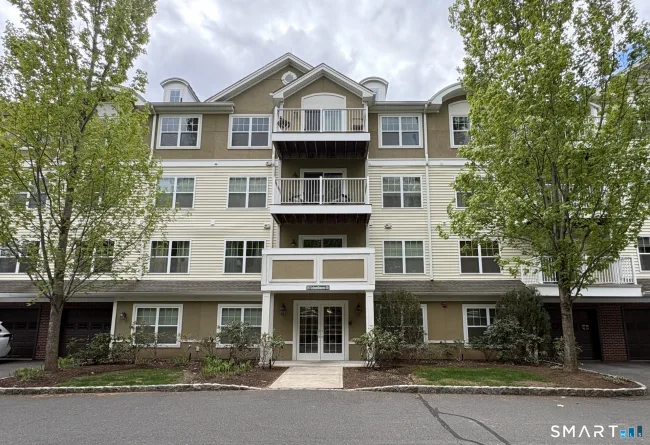 26 Schoolhouse Drive #405