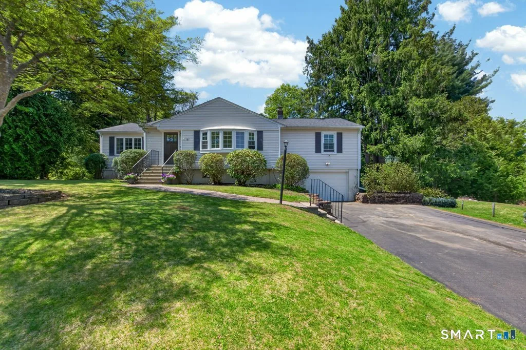 181 Crescent Circle, Cheshire, CT