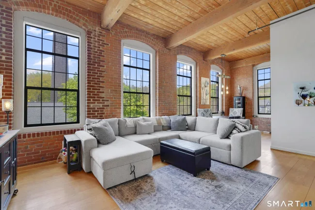 16 Vernon Avenue #30