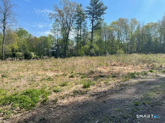 26 Canterbury Way, North Haven, CT